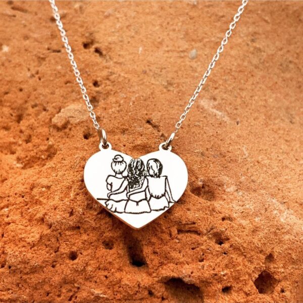 Κολιέ με μενταγιόν σε σχήμα καρδιά