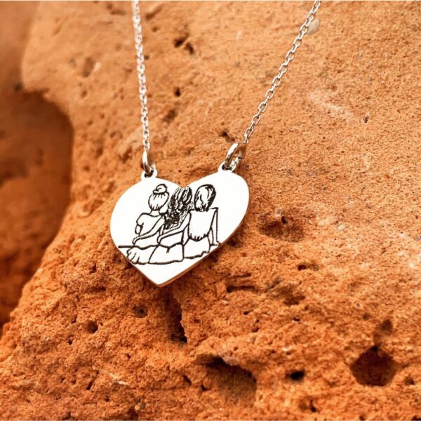 Κολιέ με μενταγιόν σε σχήμα καρδιά