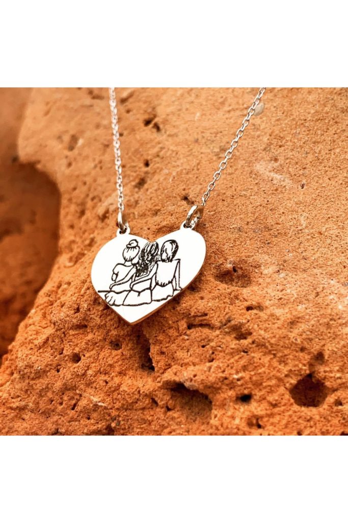 Κολιέ με μενταγιόν σε σχήμα καρδιά