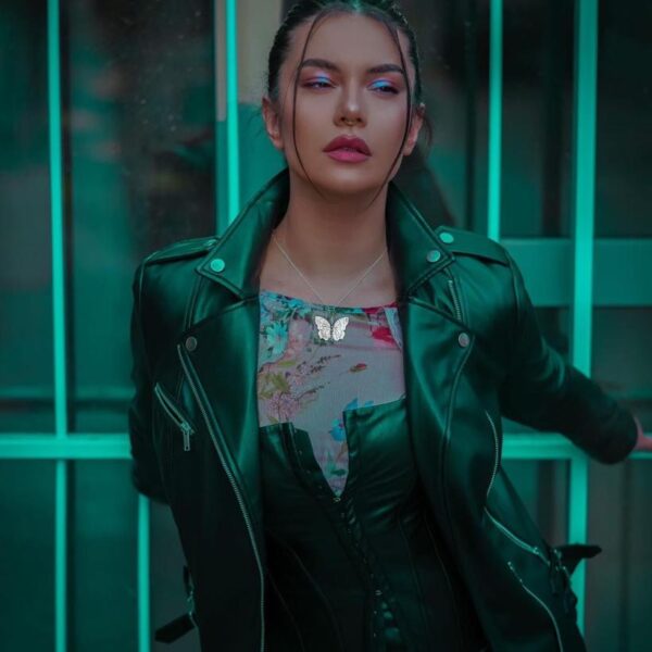 Κολιέ με μενταγιόν πεταλούδα leador. gr